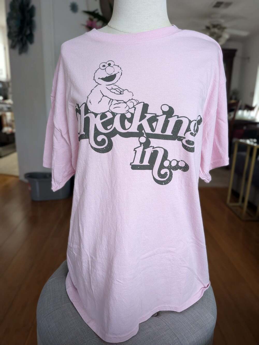 Sesame Street Elmo Checking In Pink Graphic T-Shirt Large